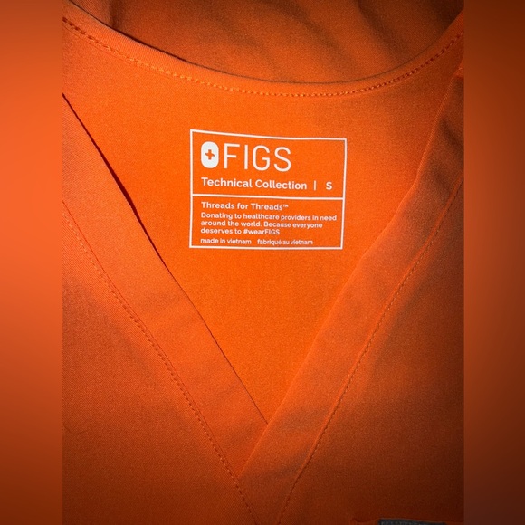Figs scrubs top and bottom - Picture 2 of 5